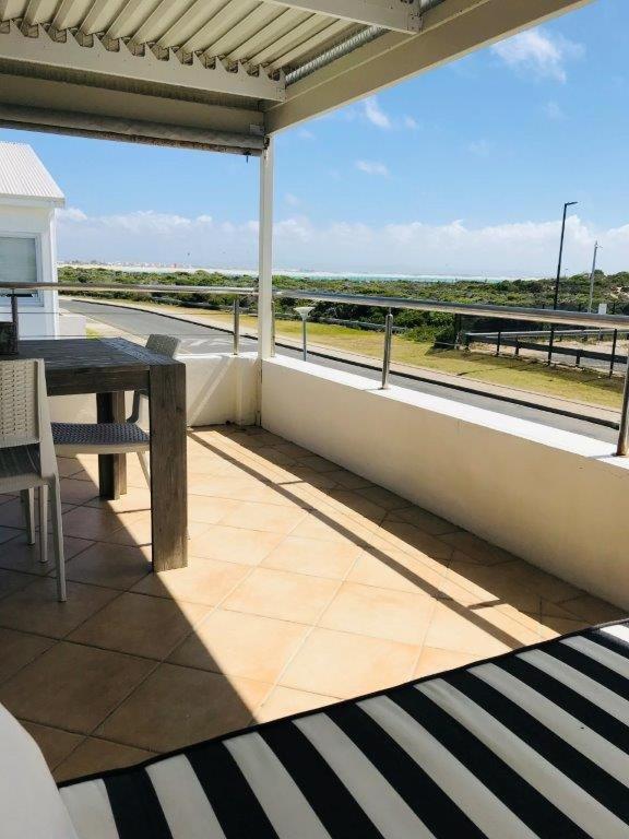 Harbour House 25 *